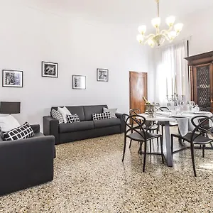 rialto-design-boutique-apartment.hotelslidodijesolo.com/